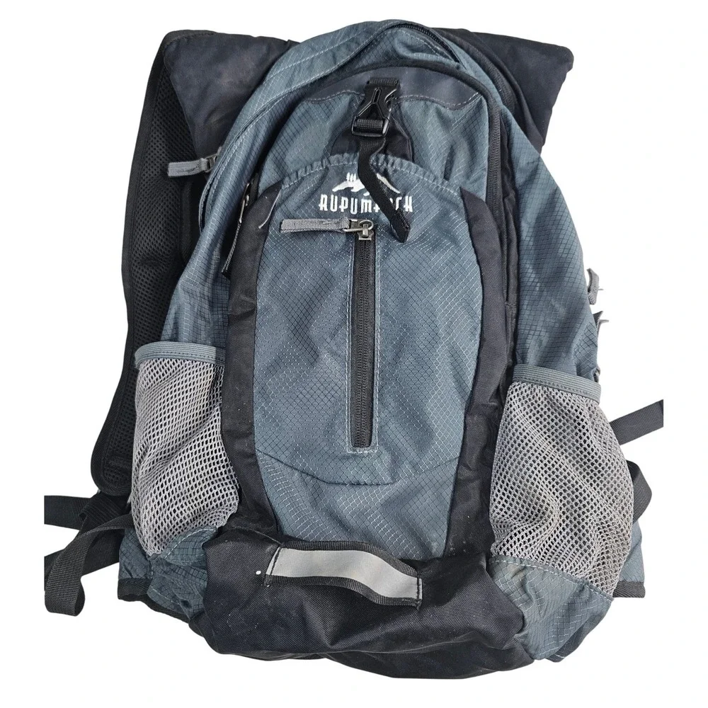 High Sierra Rumpack Gray Black Ripstop Hydration Ready Hiking Daypack Backpack